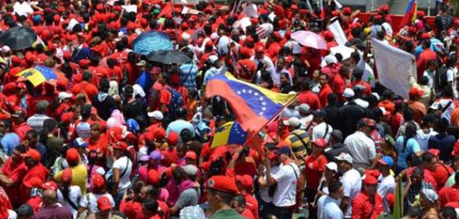 Chavistas se concentran para marchar en repudio a sanciones de EE.UU. a Venezuela
