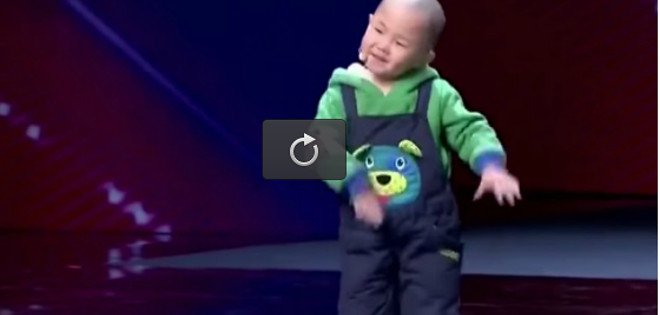 Niño sorprende con baile a jueces de reality chino