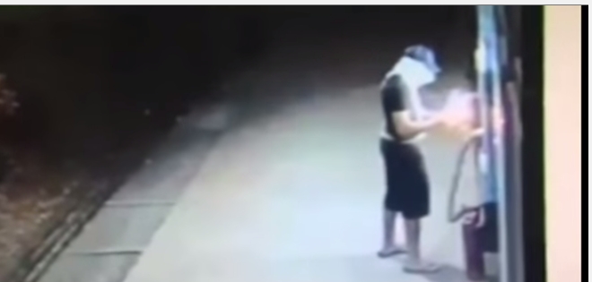 (VIDEO) Sale disparado al intentar robar un cajero automático con un explosivo