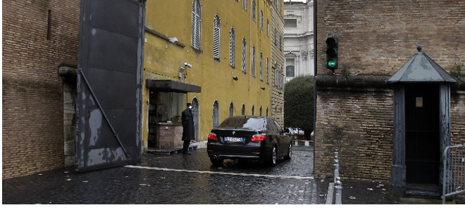 Detienen en Francia con droga un coche del Vaticano de un cardenal argentino