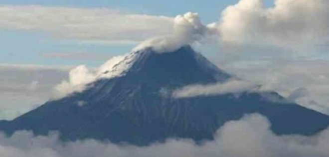 Se mantiene la actividad sísmica del volcán Reventador
