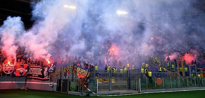 UEFA abre expediente a la Roma por lanzamiento de bengalas y al CSKA por racismo
