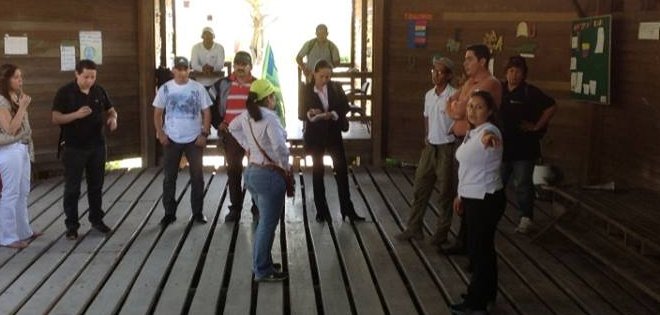 Rafael Correa revisó el proyecto Eco Aldea en la isla Santay