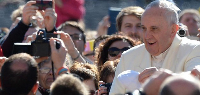 El papa Francisco supera los quince millones de seguidores en Twitter
