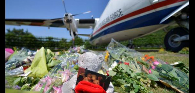 Salen de Járkov otros dos aviones con restos de 51 víctimas de avión malasio