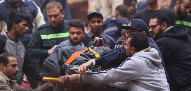 Diecisiete muertos en derrumbe de edificio en El Cairo