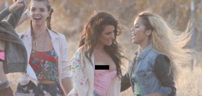 El desnudo involuntario de Lea Michele durante una grabación