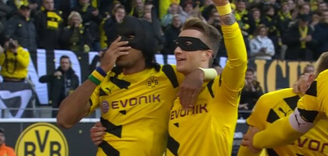 Le quitarán la máscara al &quot;Batman&quot; del Borussia Dortmund