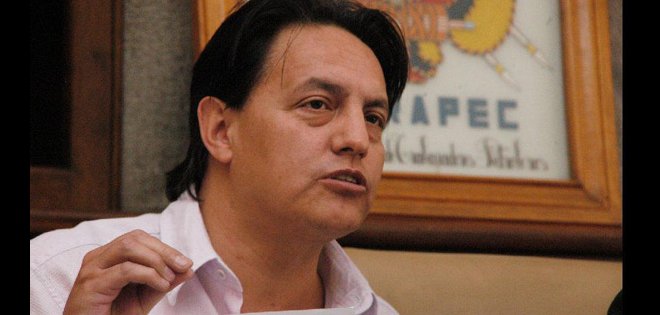 Se siguen firmando contratos millonarios en Petroecuador, según Villavicencio