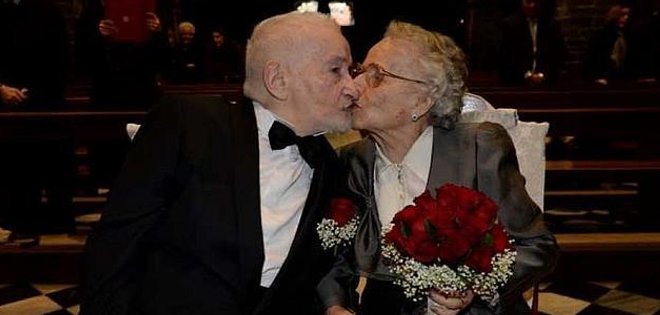 Exnovios se encontraron después de 70 años en Facebook y se casaron