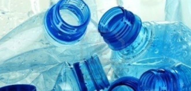 Hombre pierde su órgano sexual tras atasco con botella de plástico