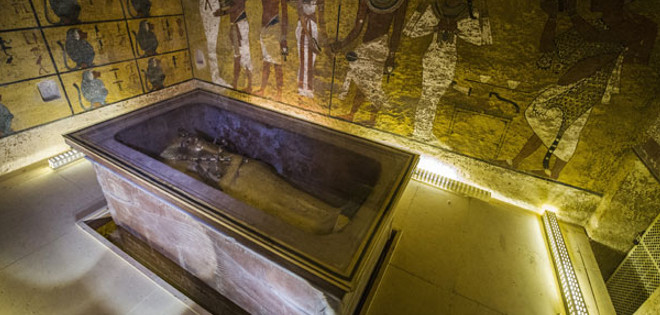 Análisis con radar refuerza hipótesis de cámara secreta en tumba de Tutankamón
