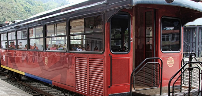 El &#039;Tren de la Dulzura&#039; inaugura estaciones ferroviarias en Milagro y Naranjito