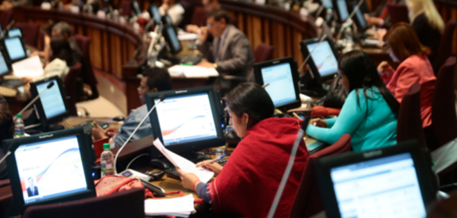 Asambleístas de Alianza PAIS analizan nuevo paquete de enmiendas