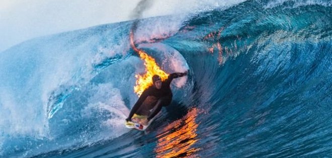 (VIDEO) Surfista se prende fuego para dominar enormes olas enTahití