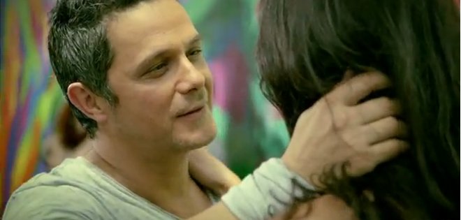 Alejandro Sanz estrena su nuevo y muy sensual video “Camino de Rosas”