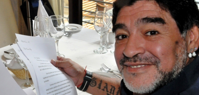 Diego Armando Maradona se despide de Eduardo Galeano