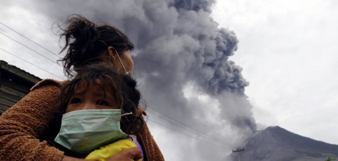 Evacuadas 14.500 personas en Indonesia tras la erupción del volcán Sinabung