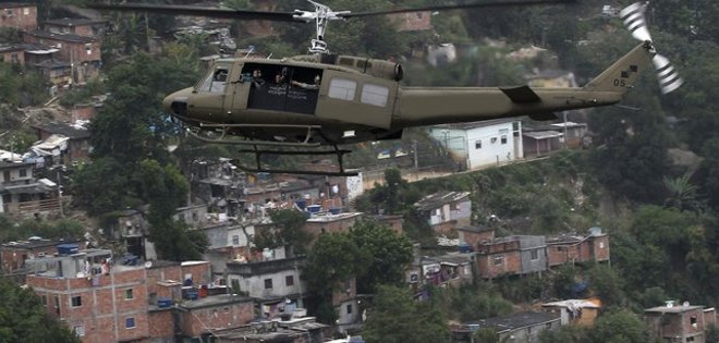 Brasil: un helicóptero se desploma sobre un gimnasio