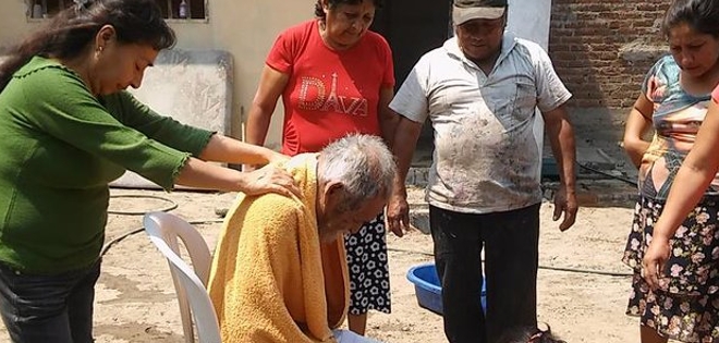 Mendigo peruano cambia su vida gracias a fieles de iglesia evangélica