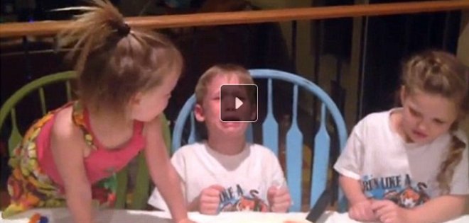 VIDEO: Niño llora al enterarse que va a tener otra hermana