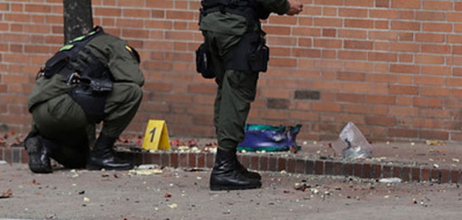 Desconocidos lanzan un artefacto explosivo contra una fábrica en Bogotá