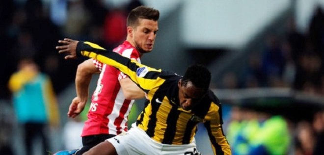 Ajax enfrenta a Vitesse de Renato Ibarra en jornada decisiva
