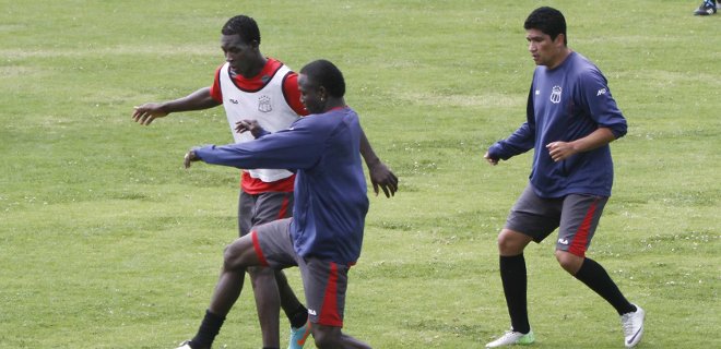 Situación insostenible en el Deportivo Quito, jugadores no viajaron a Manta