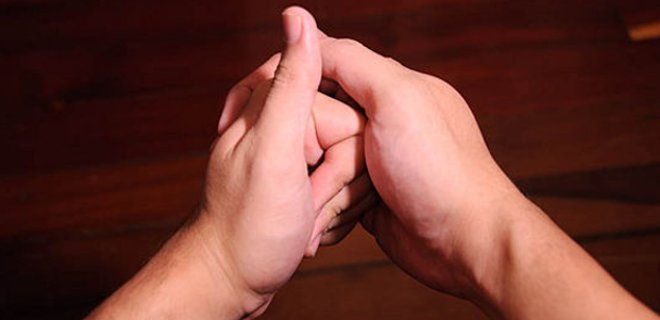 Crujirse los dedos, ¿realmente causa artritis?