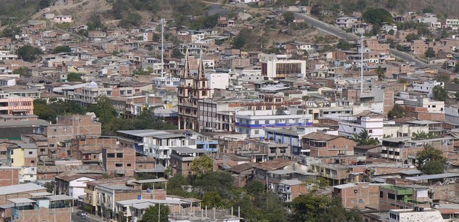 Docentes españoles expectantes por ofertas de trabajo en Ecuador