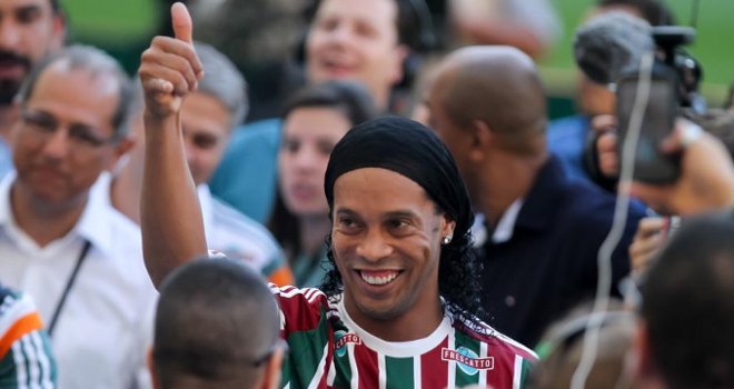 Ronaldinho vuelve a Brasil contra el Gremio de Erazo