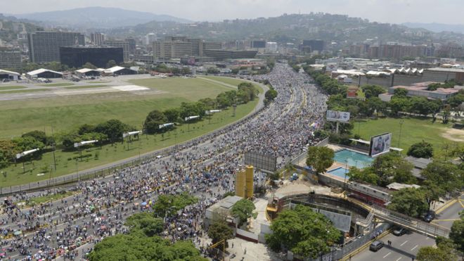 ¿Hacia dónde va Venezuela?: 4 escenarios que pueden derivar de la ola de protestas que vive el país