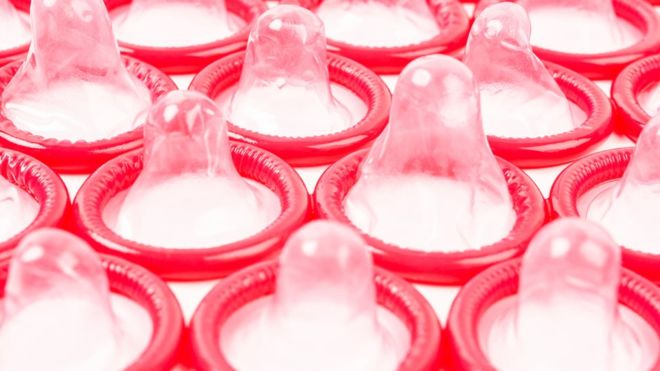 Las ventajas del nuevo condón que se lubrica a sí mismo