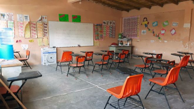 México: Miles de niños que toman clases por WhatsApp y Facebook por las amenazas del narco