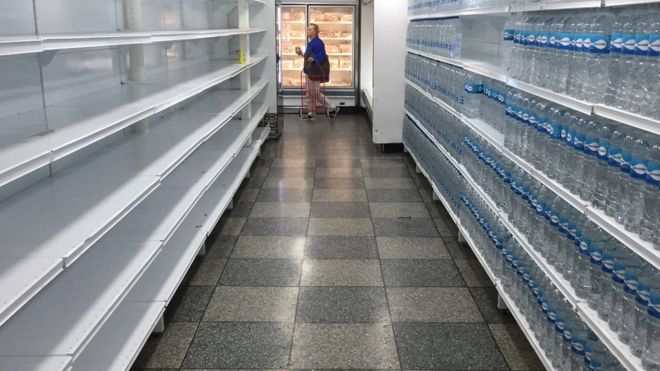 Por qué muchos supermercados de Venezuela que estaban bien provistos ahora están semivacíos