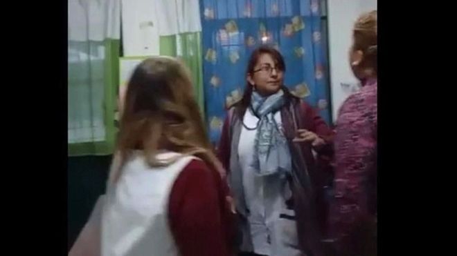 La bofetada que la madre de un alumno propinó a una profesora en Argentina