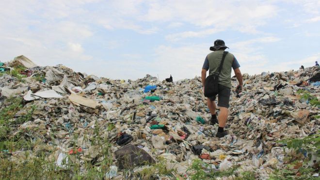 La ciudad asolada por 17.000 toneladas de plástico