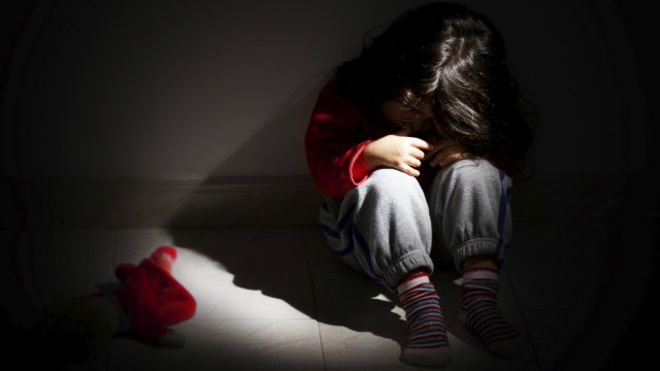 Polémica en Argentina por fallo que reduce pena a violador de niño de 6 años