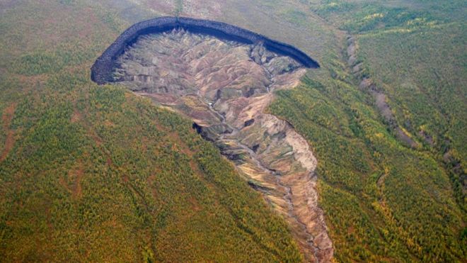 &quot;Una puerta al infierno&quot;: el gigantesco cráter de Siberia que sigue creciendo