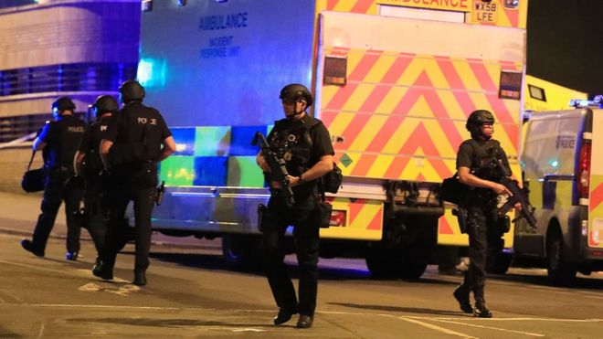 En fotos: escenas de caos tras el incidente reportado en Manchester