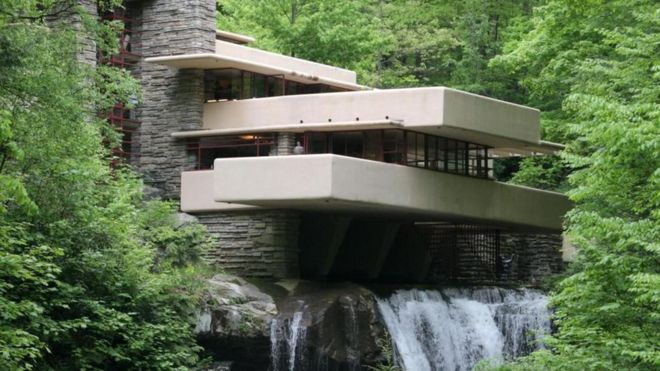 La increíble y polémica casa sobre una cascada, la “mejor obra de la arquitectura de Estados Unidos”