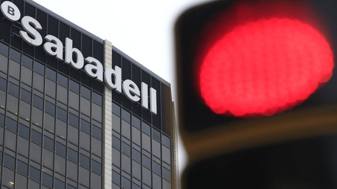 Sabadell, uno de los bancos más importantes de España, anuncia que retirará su sede de Cataluña