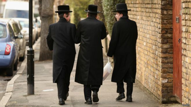 Comunidad judía ortodoxa de Londres se retracta de prohibición de que mujeres conduzcan
