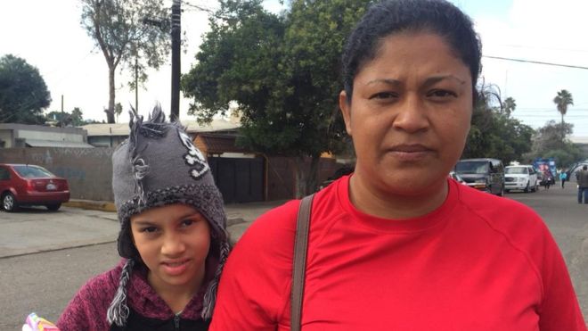 Migrante hondureña que rechazó comida será presentadora de tv