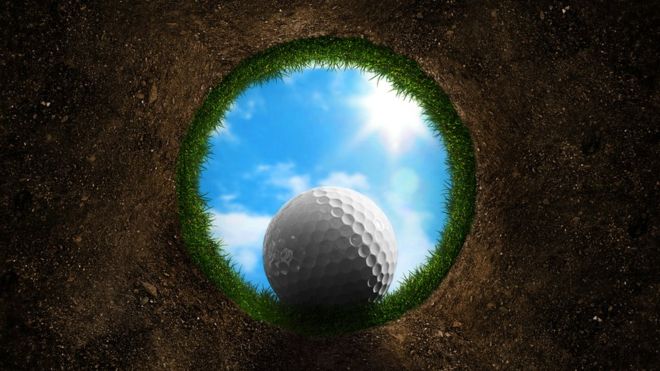 El curioso origen del tamaño de los hoyos de golf