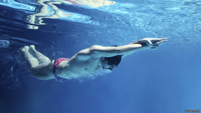 ¿Es la natación el ejercicio más completo?