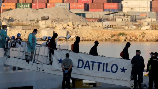 Valencia (España) recibe a los 630 migrantes rescatados en Mediterráneo rechazados por Malta e Italia