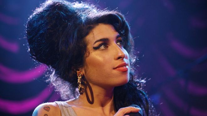 ¿Cómo harán que Amy Winehouse &quot;vuelva&quot; a cantar?