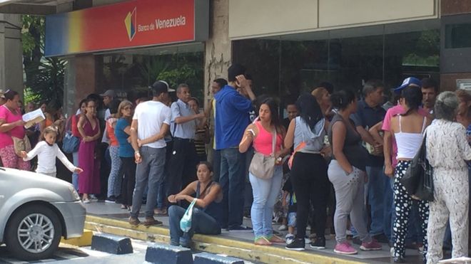 Venezuela: ¿qué pasa en Caracas lejos de las protestas de la oposición y del gran plantón?
