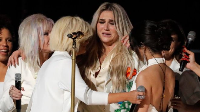 La denuncia de abuso sexual de la artista Kesha que se revivió en los Grammy 2018